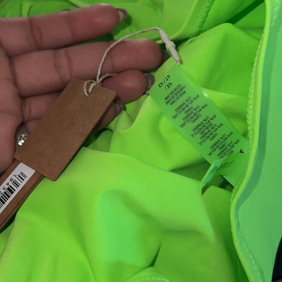 ☘️SKIMS RECYCLED SWIM RUCHED MINI SKIRT COVERUP IN NEON GREEN SIZE 4X - Picture 5 of 6